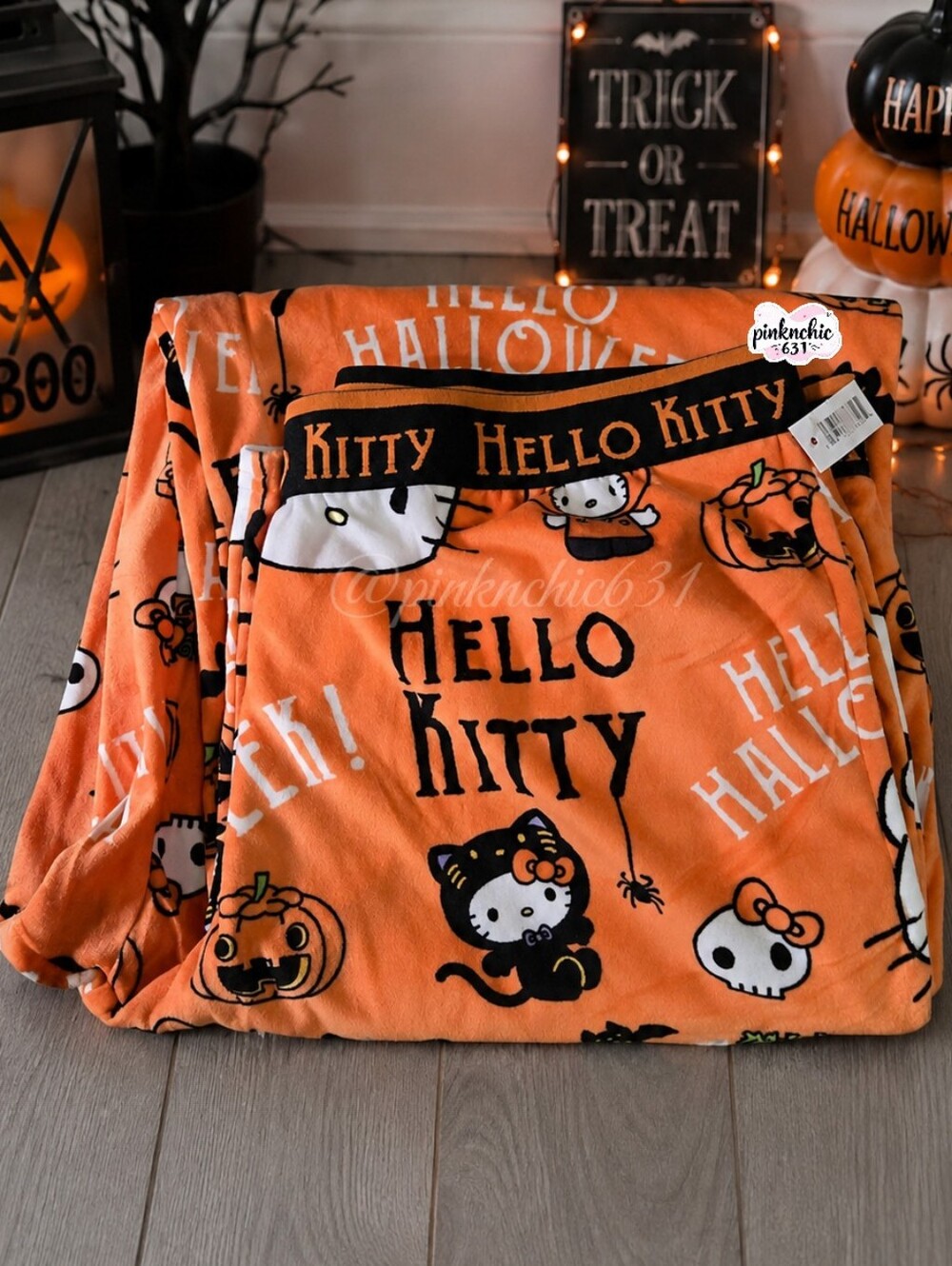NWT Hello Kitty Velvet Halloween Pajamas Lounge Pants